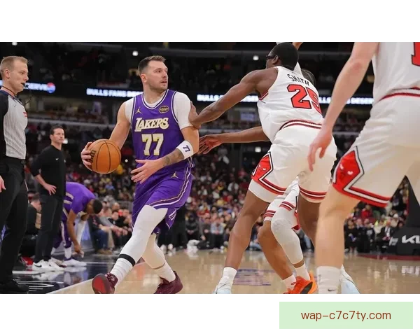 东契奇三双领衔湖人力克鹈鹕豪取三连胜